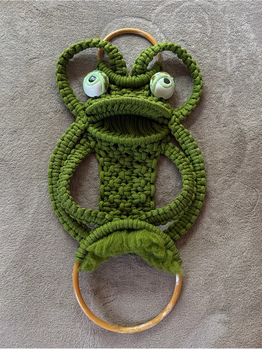 VTg. Handmade Green Frog Macramé Wall Hanging